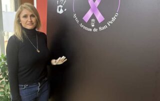 La primera mano blanca como recuerdo a a primera víctima de violencia de género 2025 6 IMG 6723 Web del Ayuntamiento de Arenas de San Pedro