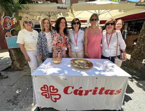 Laura MArtín-Blas acompañó a Cáritas en la mesa petitoria con motivo del Día de la Caridad
