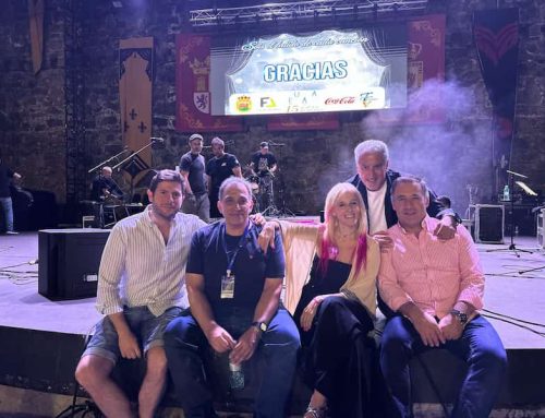 Nunca es tarde celebró sus 15 años de música con un emocionante y vibrante concierto en el Castillo