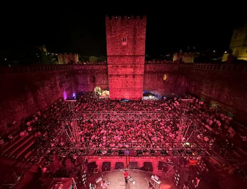 Sanguijuelas del Guadiana llena el Castillo en una noche de música y tradición